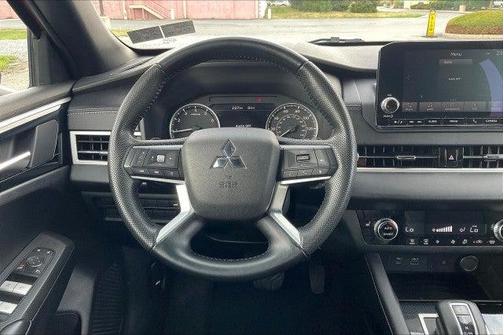 2022 Mitsubishi Outlander Black Edition
