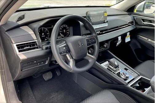 2025 Mitsubishi Outlander ES