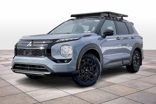 Moonstone Gray / Black Roof 2026 Mitsubishi Outlander Trail Edition