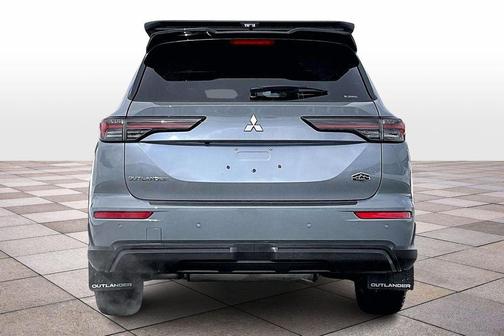 Moonstone Gray / Black Roof 2026 Mitsubishi Outlander Trail Edition