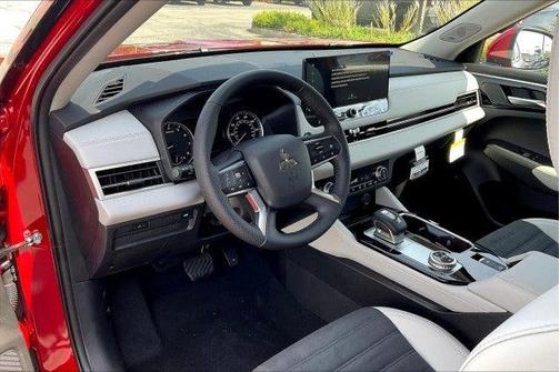 2025 Mitsubishi Outlander SE S-AWC