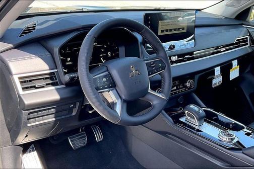 2026 Mitsubishi Outlander SEL