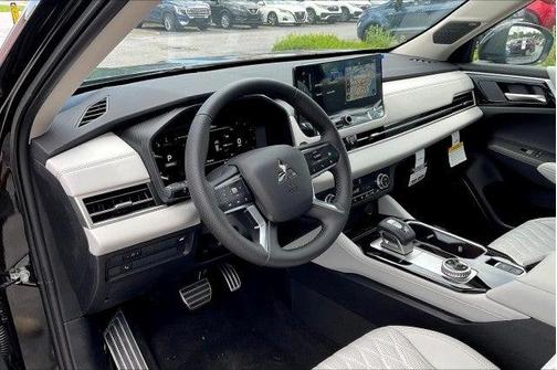 2025 Mitsubishi Outlander Platinum Edition