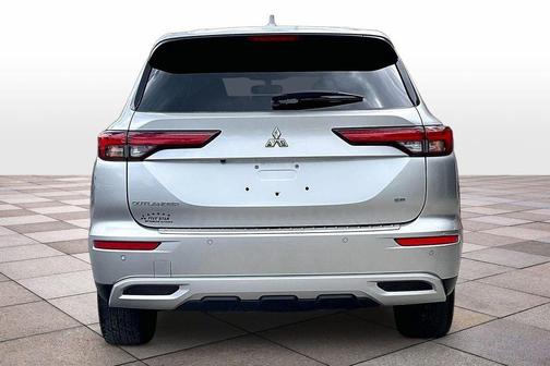 Alloy Silver Metallic 2023 Mitsubishi Outlander SE
