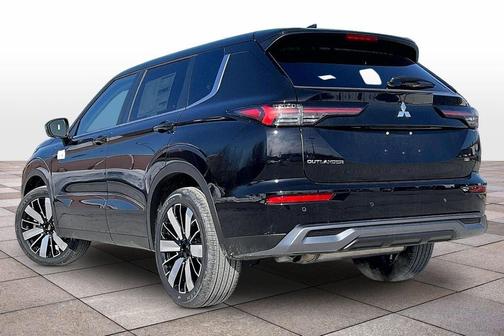 Labrador Black Pearl 2026 Mitsubishi Outlander SE