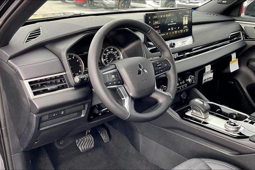 Black Diamond 2026 Mitsubishi Outlander LE