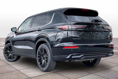 Black Diamond 2026 Mitsubishi Outlander LE