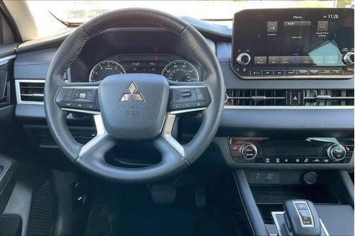 2023 Mitsubishi Outlander SE