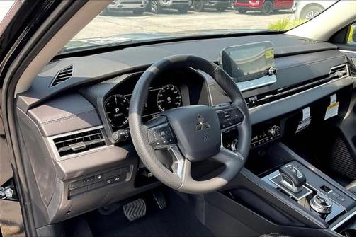 2025 Mitsubishi Outlander ES