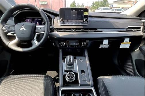2025 Mitsubishi Outlander ES