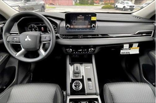 2025 Mitsubishi Outlander ES