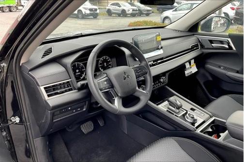 2025 Mitsubishi Outlander ES