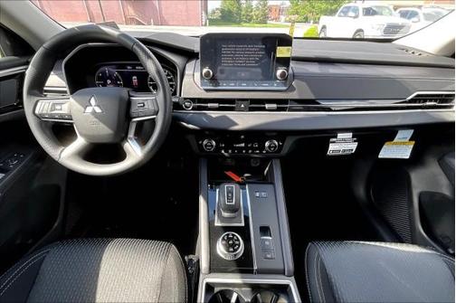 2025 Mitsubishi Outlander ES
