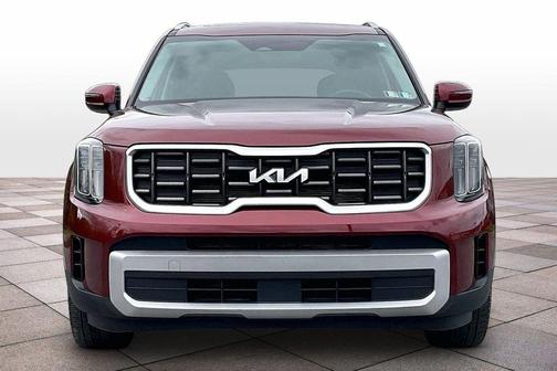 Red 2023 Kia Telluride S