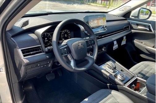 2025 Mitsubishi Outlander PHEV SE