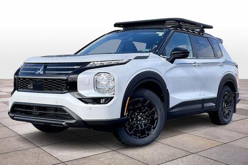 White Diamond / Black 2026 Mitsubishi Outlander Trail Edition