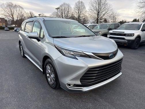 2021 Toyota Sienna XLE