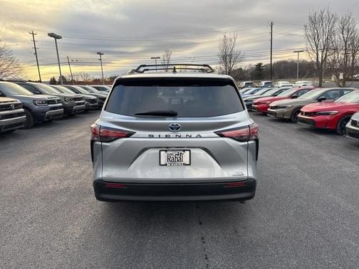 2021 Toyota Sienna XLE