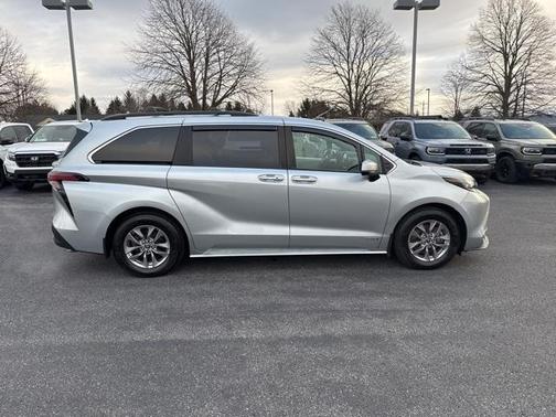 2021 Toyota Sienna XLE