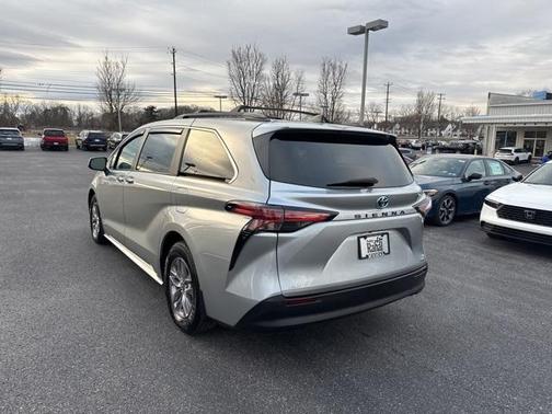 2021 Toyota Sienna XLE