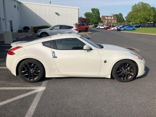 White 2017 Nissan 370Z Touring