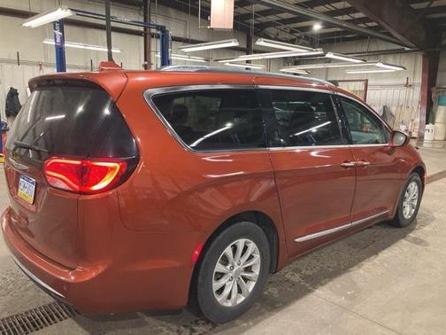 2018 Chrysler Pacifica Touring-L