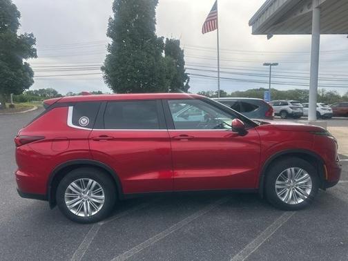 2022 Mitsubishi Outlander ES