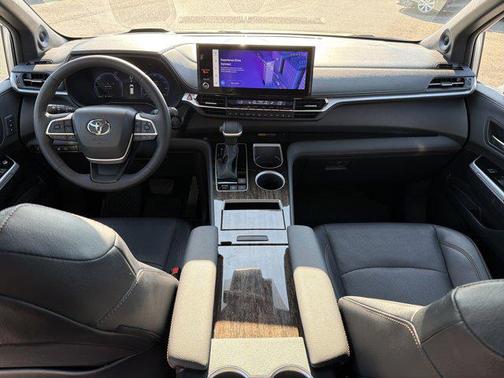 2025 Toyota Sienna Platinum