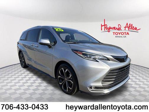 2025 Toyota Sienna Platinum