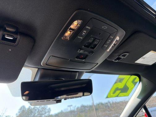 2025 Toyota Sienna Platinum