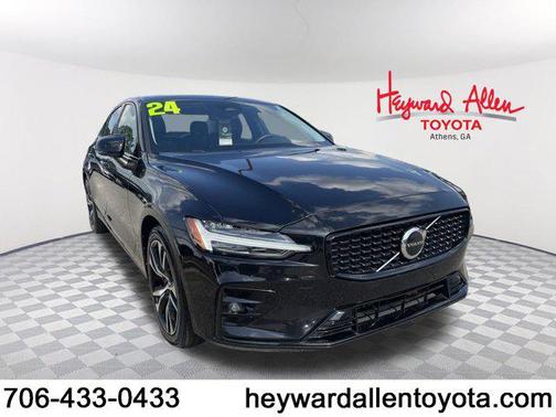 2024 Volvo S60 B5 Core Dark Theme