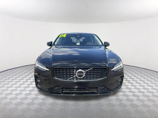 2024 Volvo S60 B5 Core Dark Theme