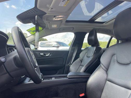 2024 Volvo S60 B5 Core Dark Theme