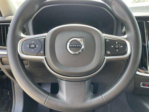2024 Volvo S60 B5 Core Dark Theme