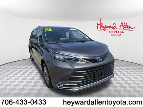 2024 Toyota Sienna XLE 8 Passenger