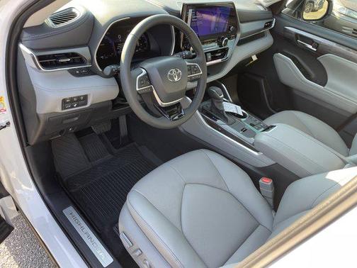 2025 Toyota Highlander Limited