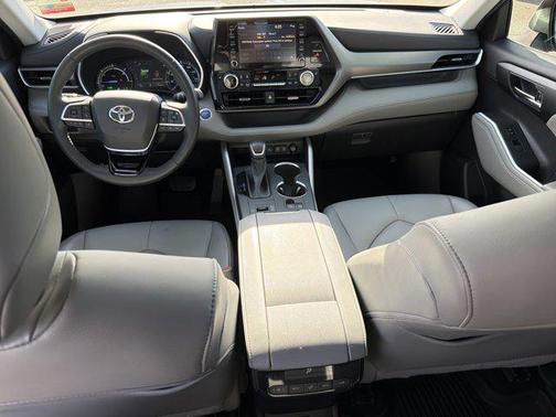 2020 Toyota Highlander Hybrid XLE