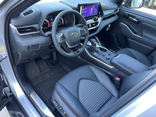 2025 Toyota Highlander XSE