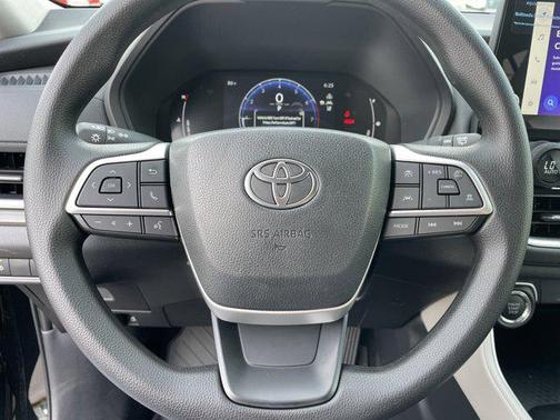 2025 Toyota Highlander LE