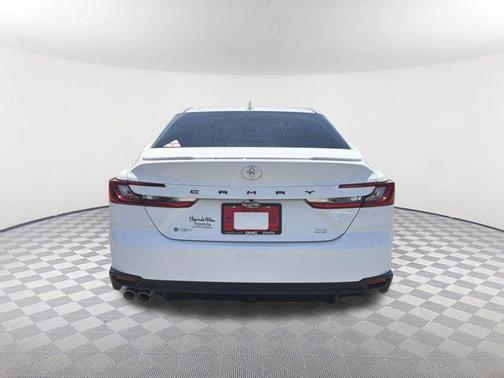 Ice Cap 2026 Toyota Camry SE