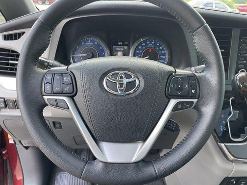 2019 Toyota Sienna XLE Premium