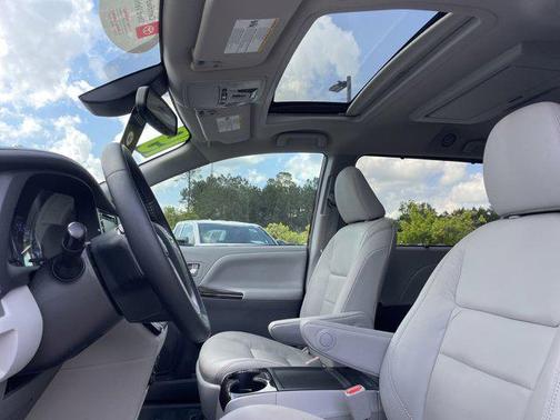 2019 Toyota Sienna XLE Premium