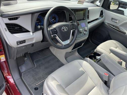 2019 Toyota Sienna XLE Premium