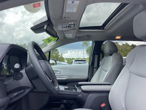 2025 Toyota Sienna XLE 8 Passenger