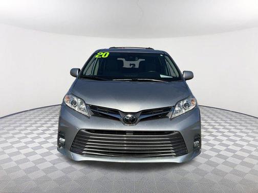 2020 Toyota Sienna XLE