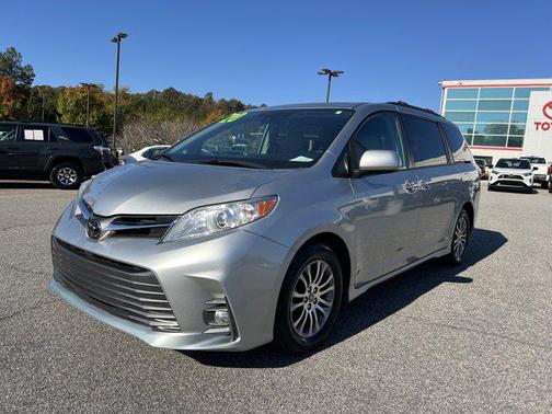 2020 Toyota Sienna XLE