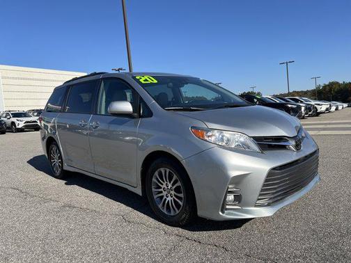 2020 Toyota Sienna XLE