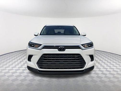2025 Toyota Highlander LE