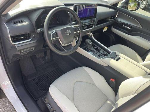 2025 Toyota Highlander LE