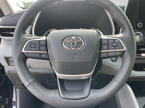 2025 Toyota Highlander XLE